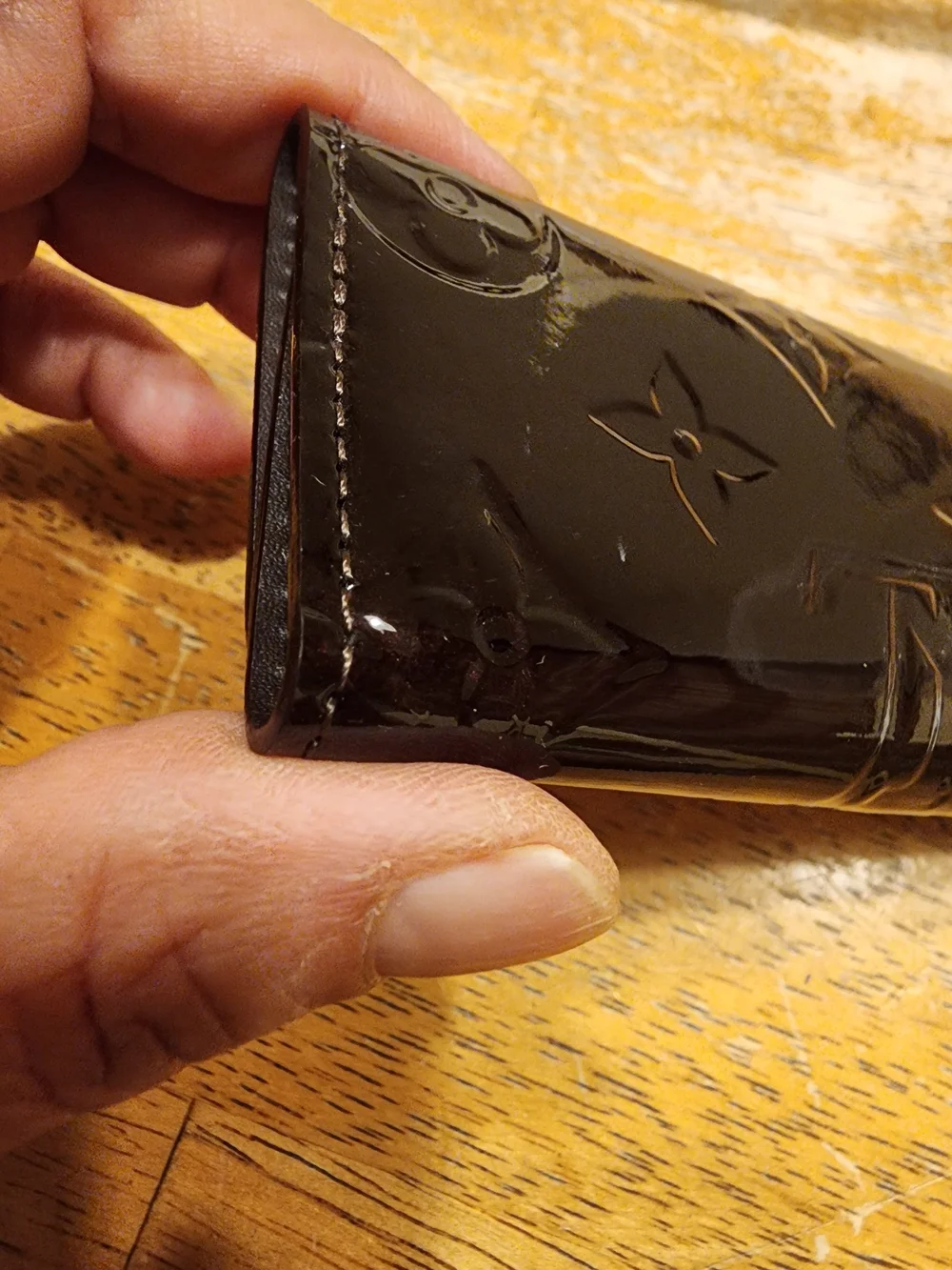 Louis Vuitton Multiclés 4 Key Holder crafted in Monogram Vernis leatherAmarante